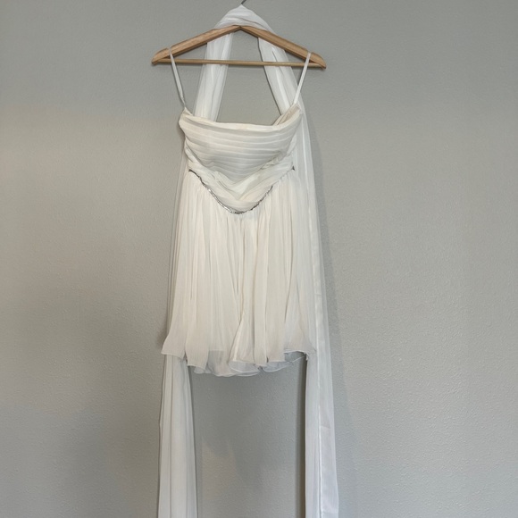 Short White chiffon dress with neck scarf - Picture 2 of 9